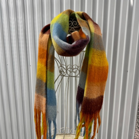 Colorful Gradient Scarf - Picture 3 of 4